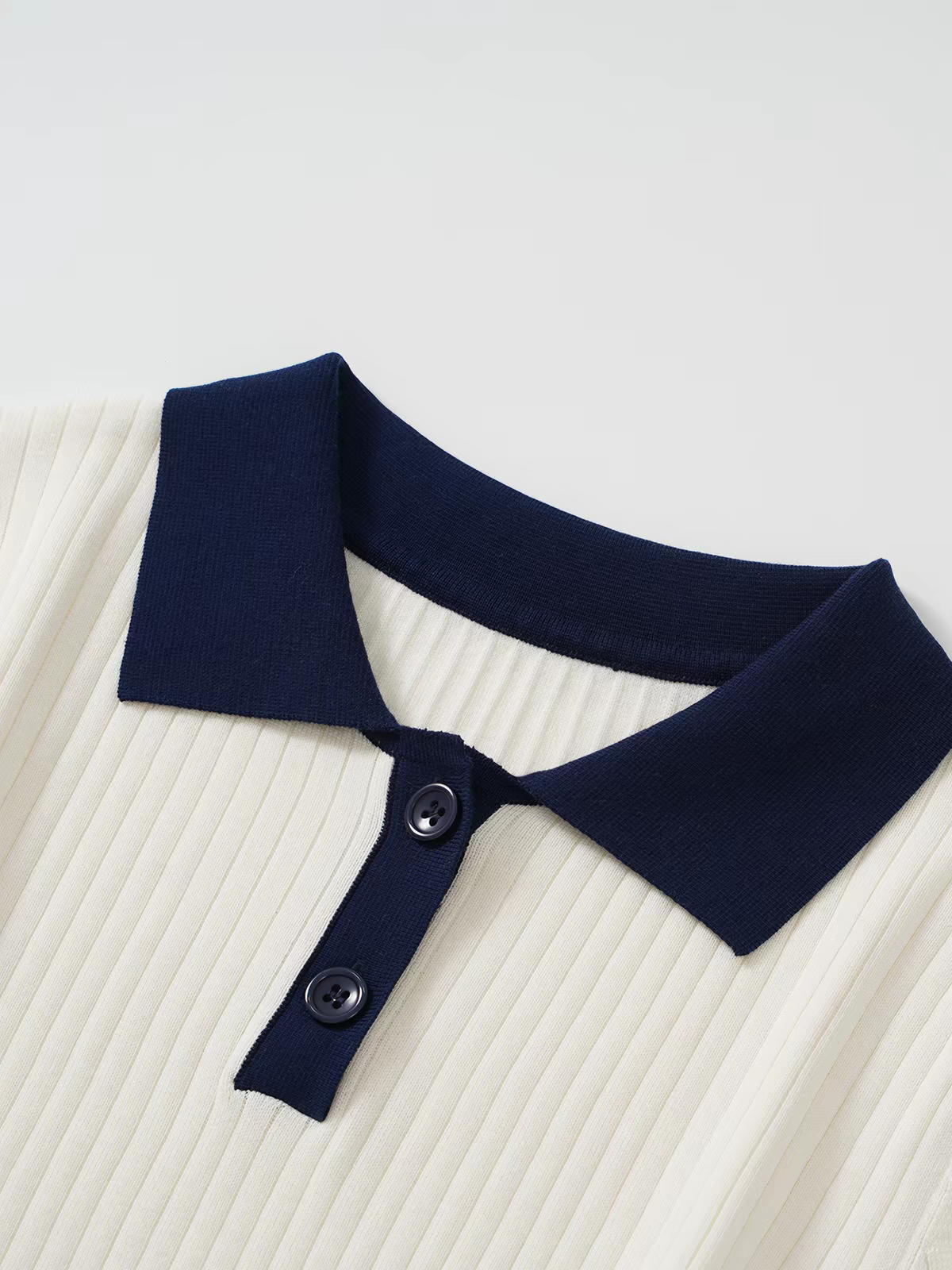 Ladies' Polo Collar Ribbed Knit Striped Hem Short Sleeve Top - 图片 2