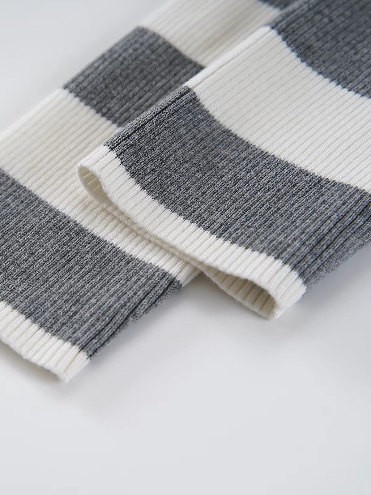 Slim Fit V-neck Cotton Cardigan - 图片 3